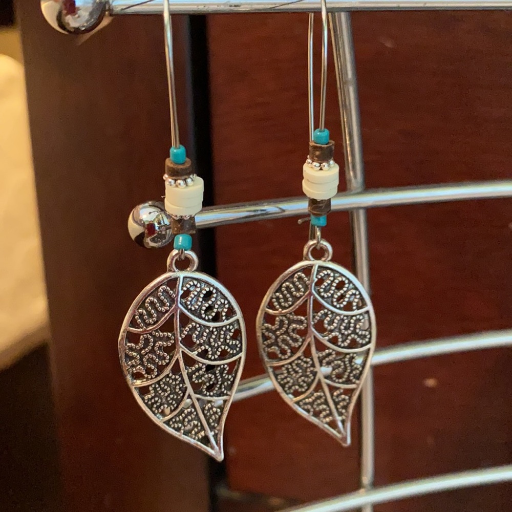 🆕 Dangle BOHO Silver Leaf Earrings wood & shell